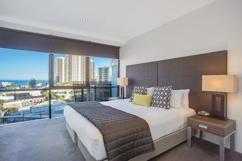 Mantra Circle On Cavill - Kawana Tourism 25