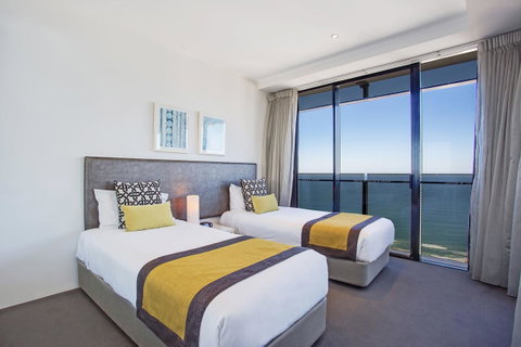 Mantra Circle On Cavill - Kawana Tourism 17
