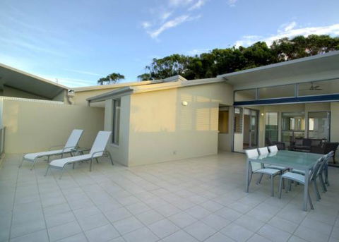 Rainbow Sea Resort - Kawana Tourism 10