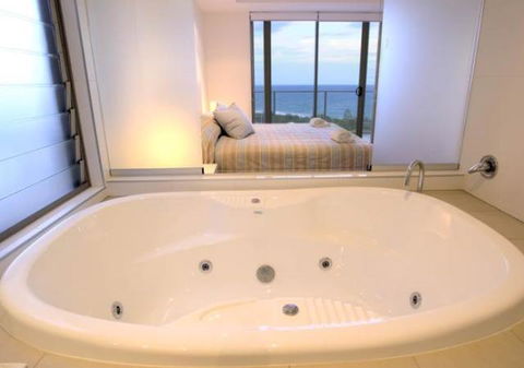 Rainbow Sea Resort - Kawana Tourism 7