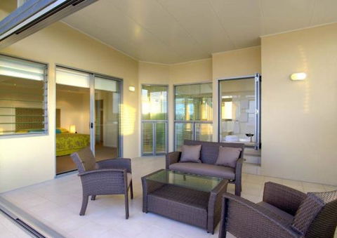 Rainbow Sea Resort - Kawana Tourism 9