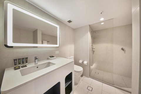 Novotel Surfers Paradise - Kawana Tourism 16