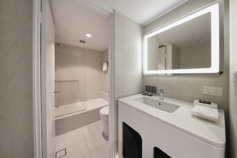 Novotel Surfers Paradise - Kawana Tourism 13