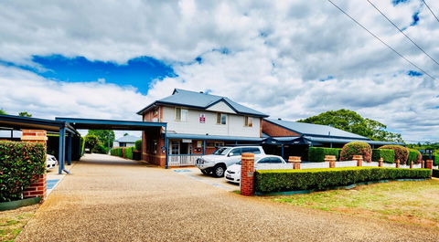Ambassador On Ruthven - Kawana Tourism 5