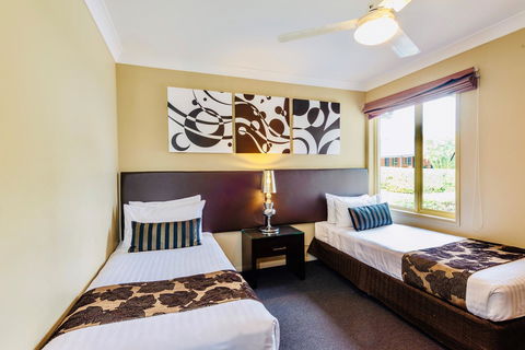 Ambassador On Ruthven - Kawana Tourism 24