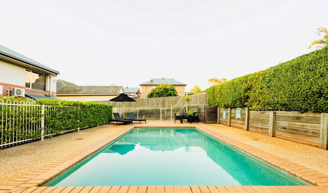 Ambassador On Ruthven - Kawana Tourism 7