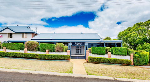 Ambassador On Ruthven - Kawana Tourism 33