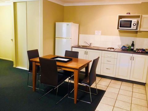 Ambassador On Ruthven - Kawana Tourism 35