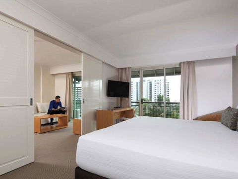 Novotel Cairns Oasis Resort - Kawana Tourism 41