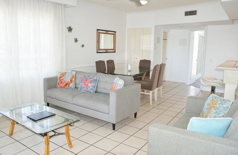 Aquarius Resort - Kawana Tourism 5