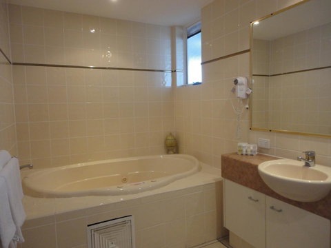 Aquarius Resort - Kawana Tourism 25