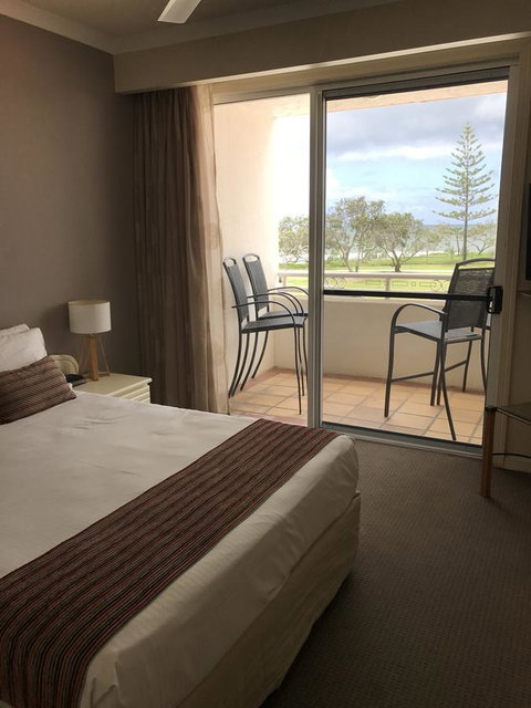 Aquarius Resort - Kawana Tourism 10