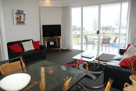 Aquarius Resort - Kawana Tourism 8