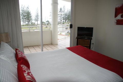 Aquarius Resort - Kawana Tourism 7