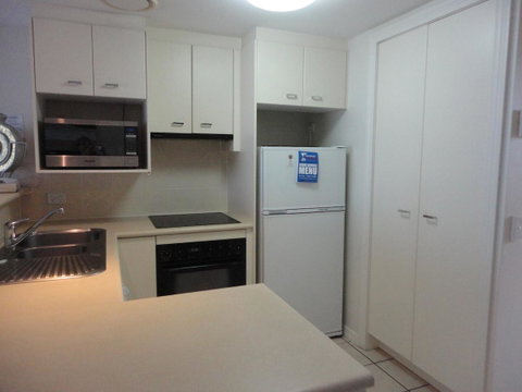 Aquarius Resort - Kawana Tourism 31