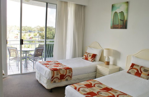 Aquarius Resort - Kawana Tourism 3