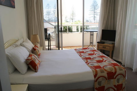 Aquarius Resort - Kawana Tourism 4