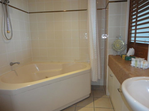 Aquarius Resort - Kawana Tourism 34