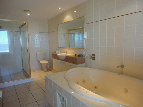 Aquarius Resort - Kawana Tourism 32