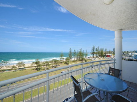 Aquarius Resort - Kawana Tourism 13