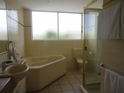 Aquarius Resort - Kawana Tourism 30