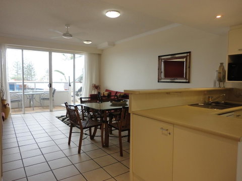 Aquarius Resort - Kawana Tourism 33