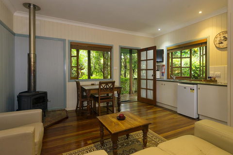 Allumbah Pocket Cottages - Kawana Tourism 27