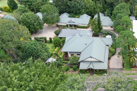 Allumbah Pocket Cottages - Kawana Tourism 1
