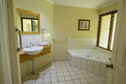 Allumbah Pocket Cottages - Kawana Tourism 35