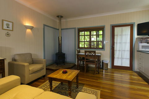 Allumbah Pocket Cottages - Kawana Tourism 30