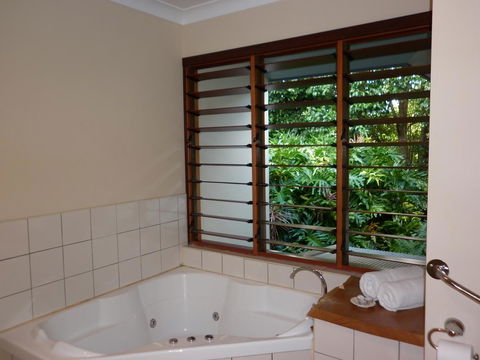 Allumbah Pocket Cottages - Kawana Tourism 4