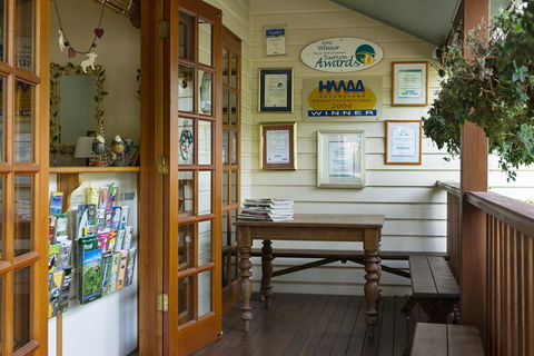Allumbah Pocket Cottages - Kawana Tourism 21