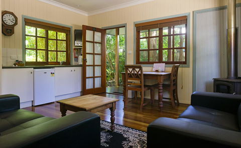 Allumbah Pocket Cottages - Kawana Tourism 29