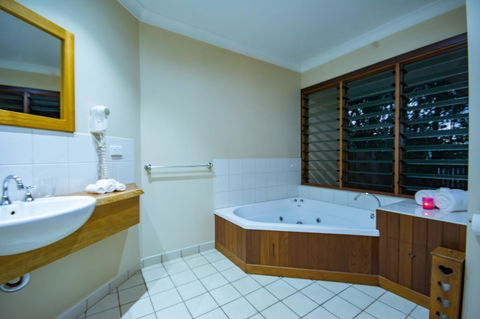 Allumbah Pocket Cottages - Kawana Tourism 8