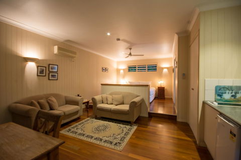 Allumbah Pocket Cottages - Kawana Tourism 12