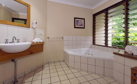 Allumbah Pocket Cottages - Kawana Tourism 37