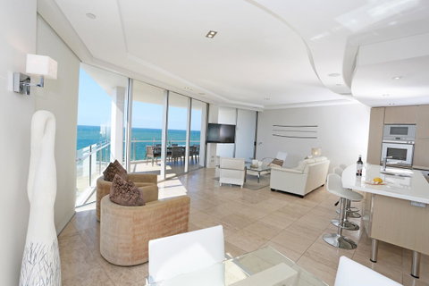 Oceans Mooloolaba - Kawana Tourism 3