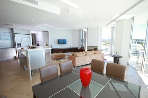 Oceans Mooloolaba - Kawana Tourism 25