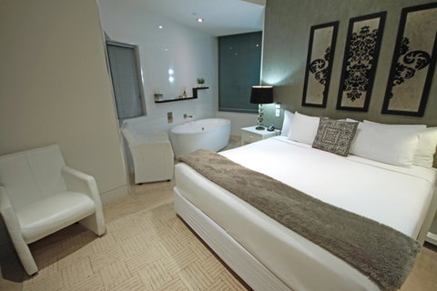 Oceans Mooloolaba - Kawana Tourism 21