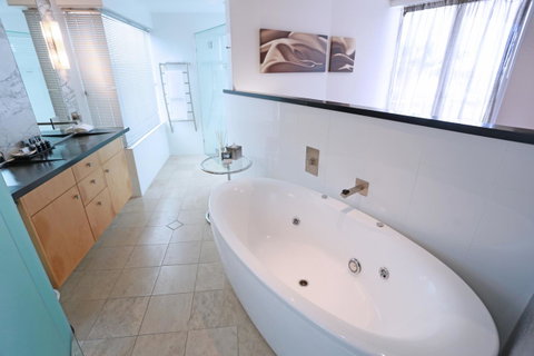 Oceans Mooloolaba - Kawana Tourism 8
