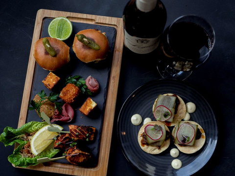 Pullman Cairns International - Kawana Tourism 9