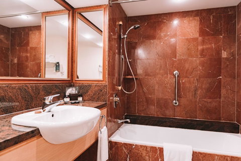 Pullman Cairns International - Kawana Tourism 17