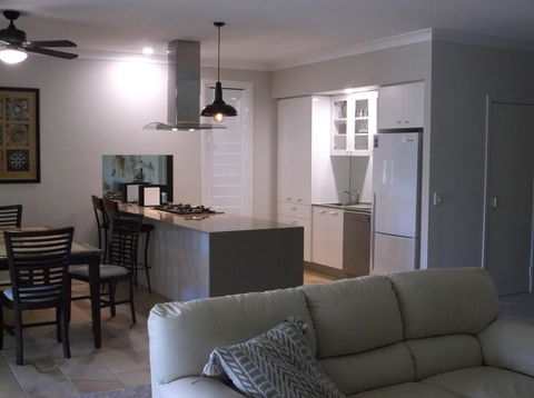 La Casita Banca - Luxury Holiday Home - Kawana Tourism 18