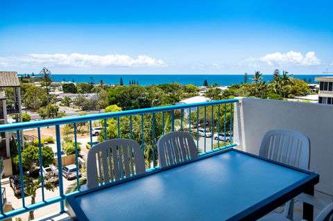 Burgess @ Kings Beach Apartments - Kawana Tourism 25