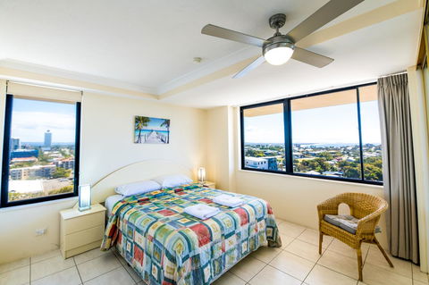 Burgess @ Kings Beach Apartments - Kawana Tourism 8