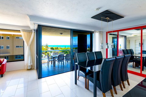 Burgess @ Kings Beach Apartments - Kawana Tourism 16