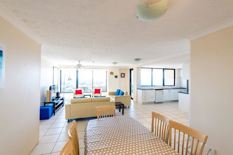 Burgess @ Kings Beach Apartments - Kawana Tourism 7