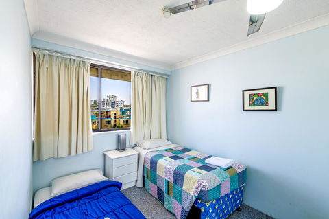 Burgess @ Kings Beach Apartments - Kawana Tourism 27