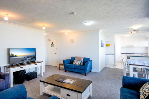 Burgess @ Kings Beach Apartments - Kawana Tourism 28
