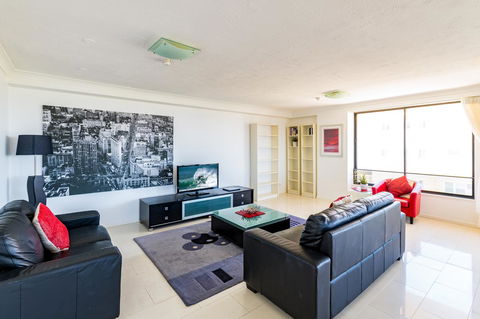 Burgess @ Kings Beach Apartments - Kawana Tourism 11